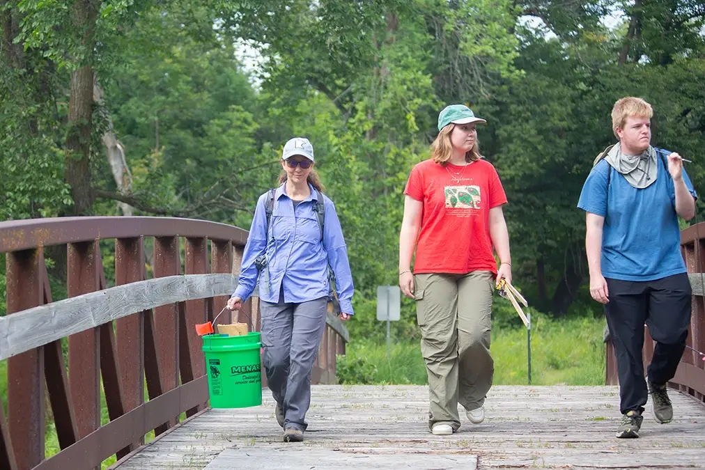 Professor Allison Wallace, Selah Grahn, and Derrek Friesen at the Regional Science Center